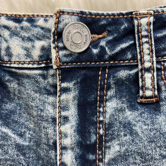 RSQ High-waisted Dark-Wash Ripped Denim Shorts Size 0, XS - Picture 5 of 14